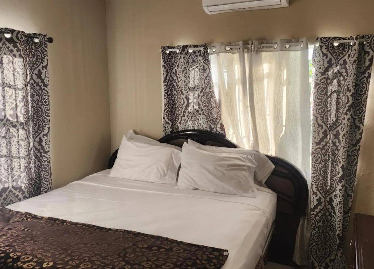 Hilltop Haven Unity Hall 0*,  Jamaica